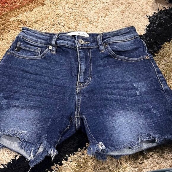 NWOT KanCan Blue Jean Shorts MEDIUM Flayed hem line Distressed - Picture 2 of 15